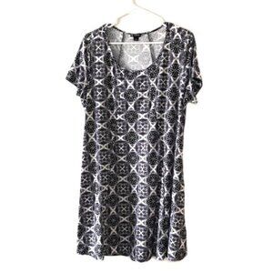 New Directions Black and White Short Sleeve Swing Dress
